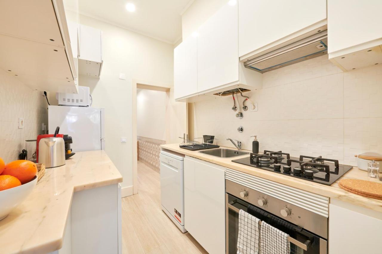 Charming 3Br Apt W/ Patio, By Timecooler Lisbona Esterno foto